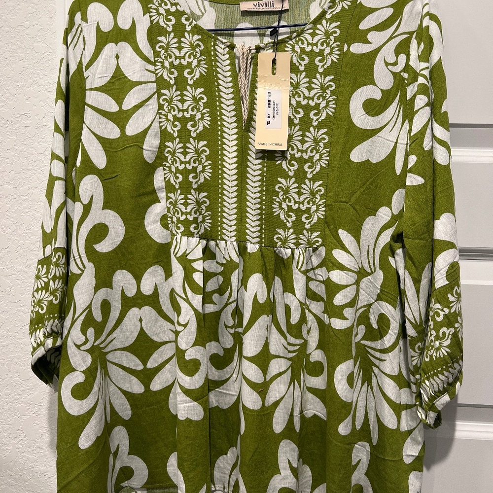 Vivilli green/ white shirt